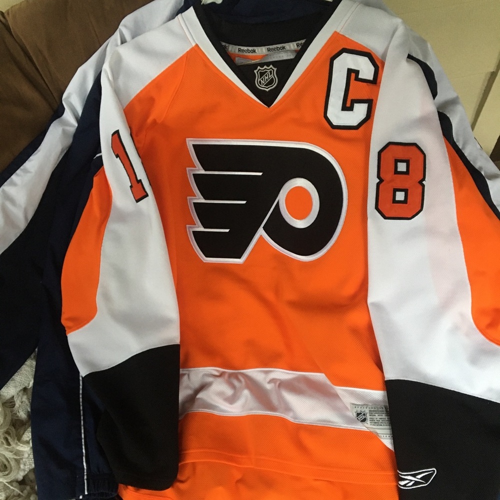 2010 Philadelphia Flyers Mike Richards Uniform